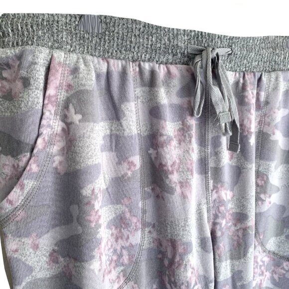 Women's Splendid Camouflage Flower-Print Jogging Pants - Picture 3 of 4